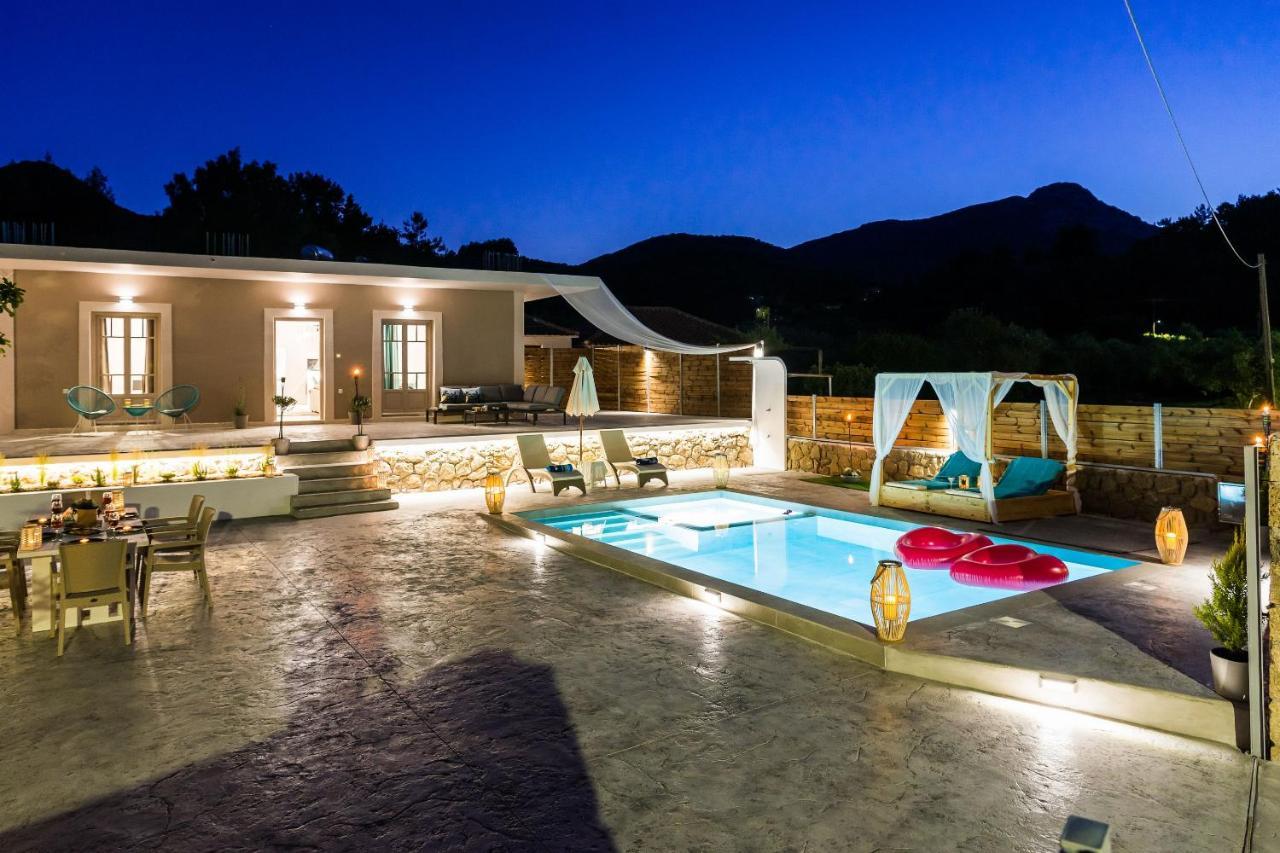 Anatoli Villa *
